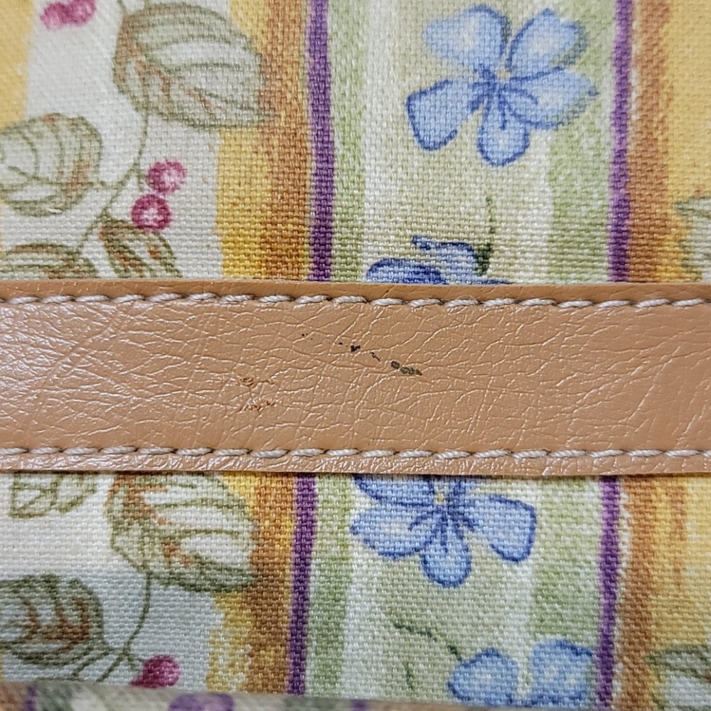 Longaberger purse with magnetic closure. - Picture 3 of 5